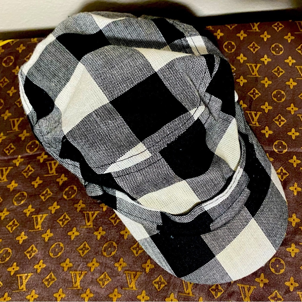 *Final Price*Hat -100% acrylic black and white checkered-OS
